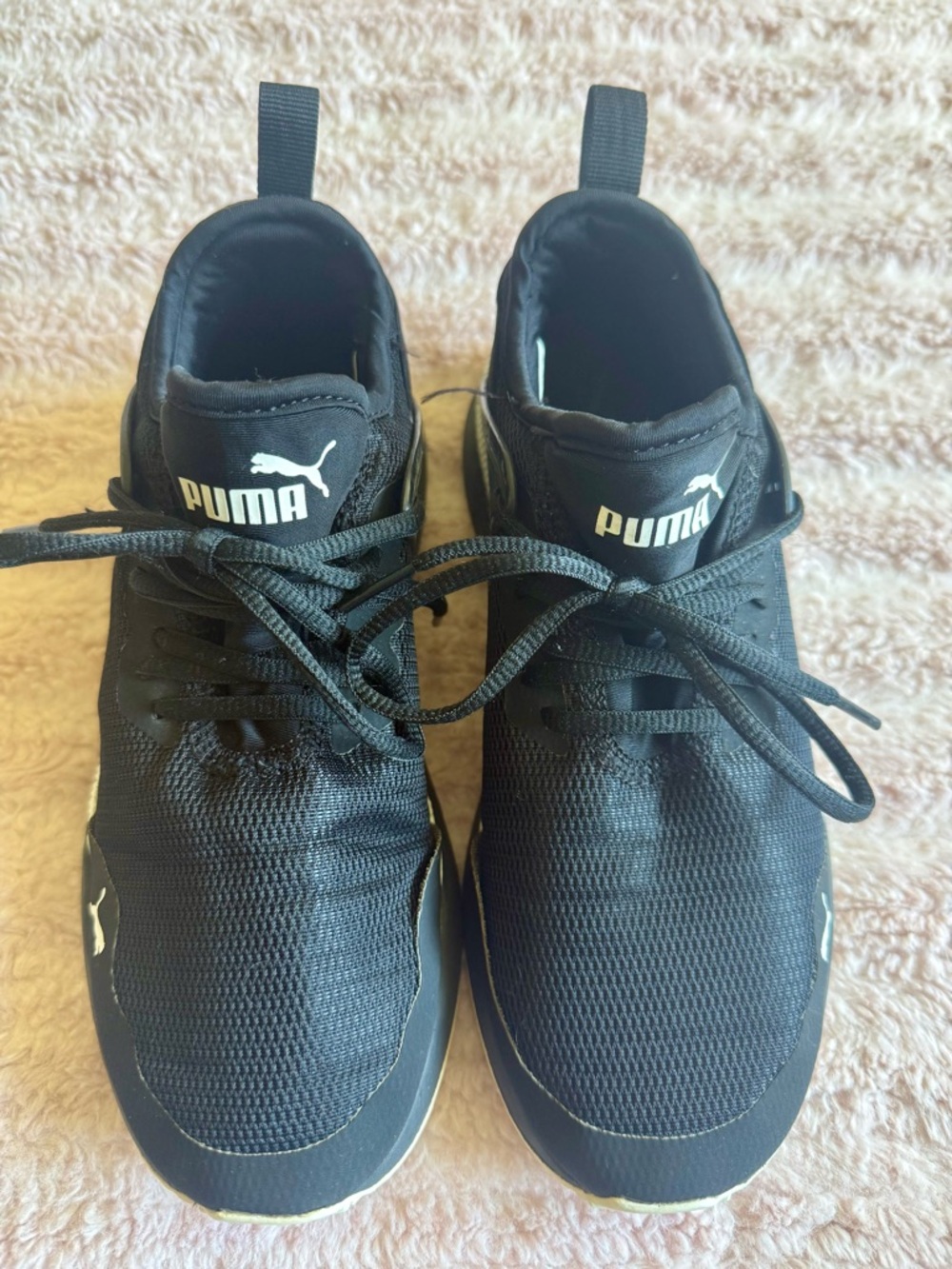 PUMA Women ' Black Soft Foam Athletic Sneakers Size: 7.5